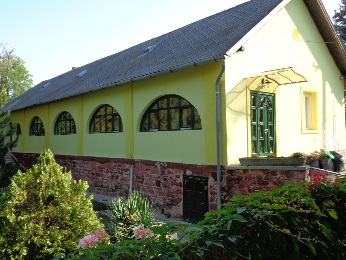 Bed and Breakfast Arnyas Park Apartmanhaz Balatonalmádi Exterior foto