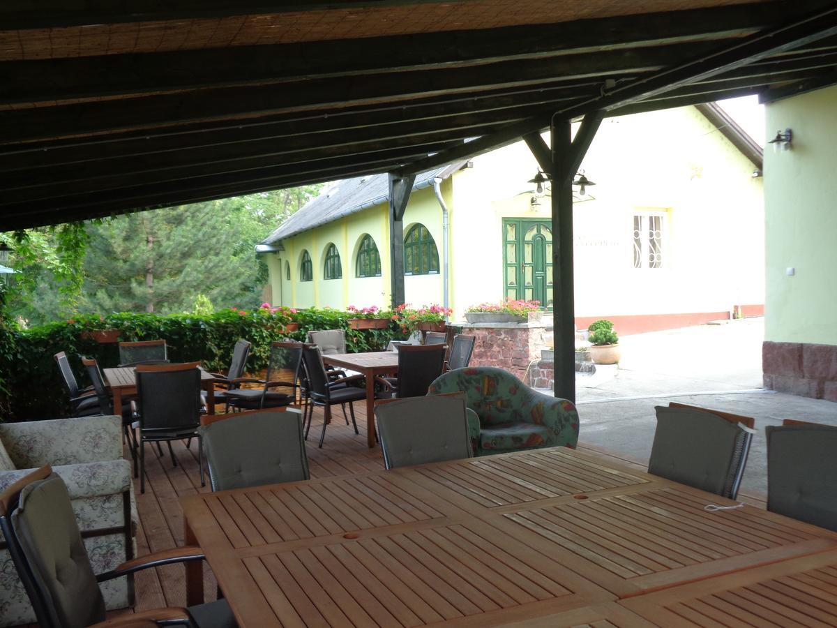 Bed and Breakfast Arnyas Park Apartmanhaz Balatonalmádi Exterior foto