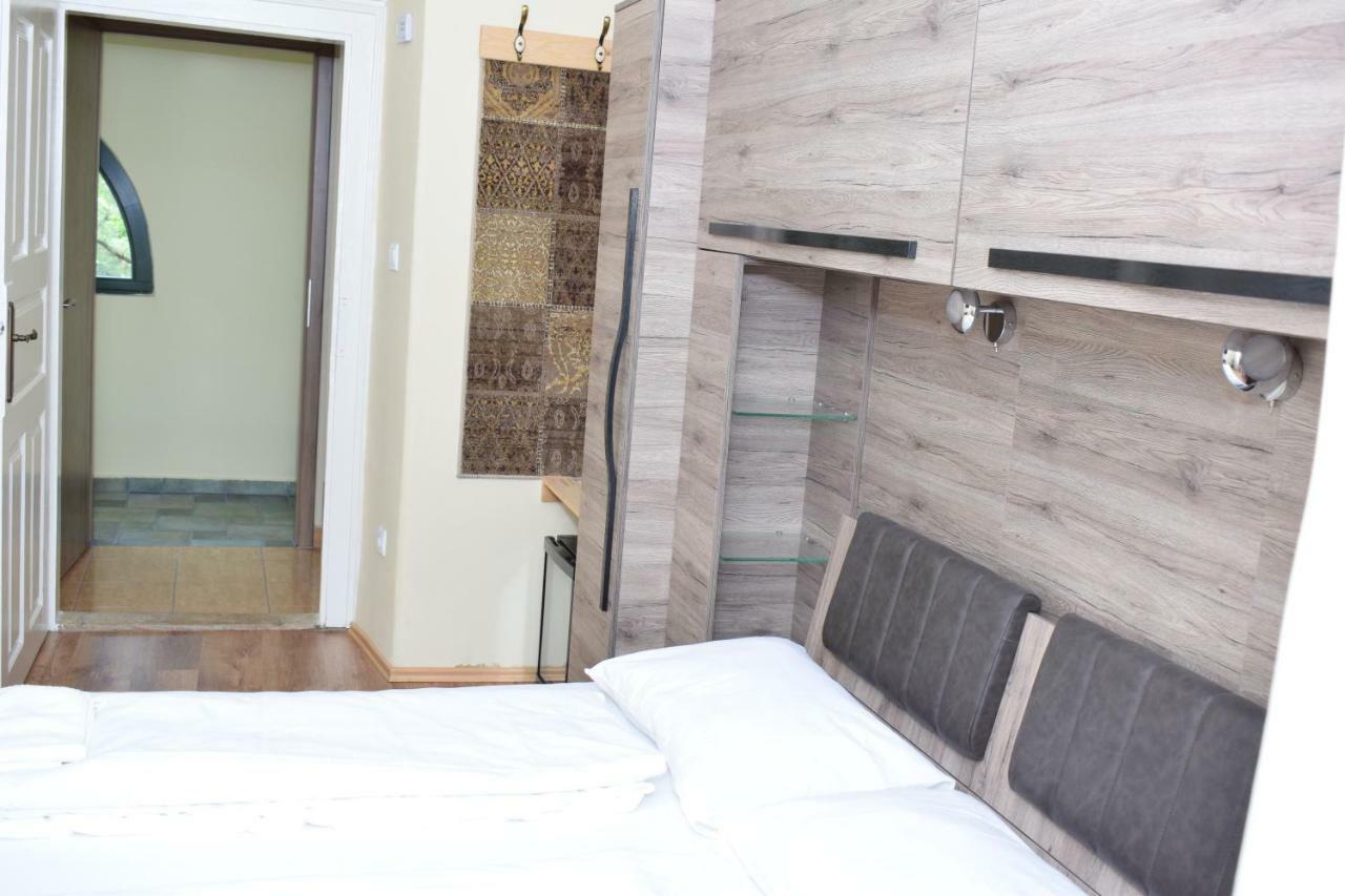 Bed and Breakfast Arnyas Park Apartmanhaz Balatonalmádi Exterior foto